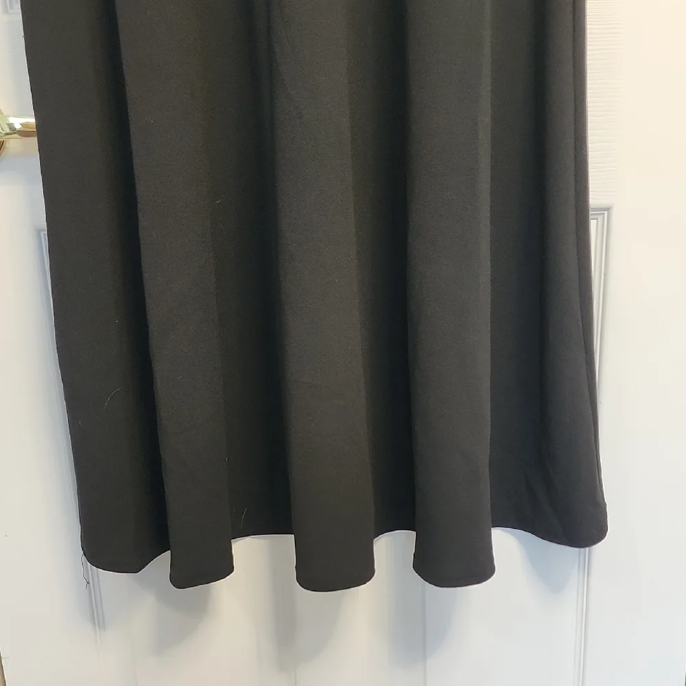 Boohoo Plus Black Midi Dress with Short Sleeves - Picture 4 of 12